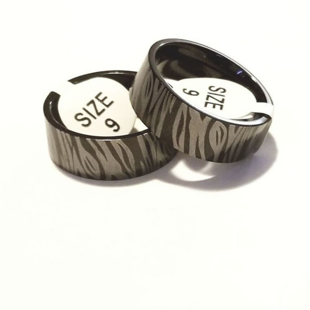 New stainless steel tiger striped ring size 11